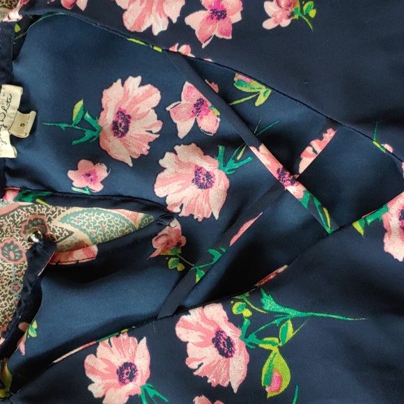 Blouse - Picture 2 of 3